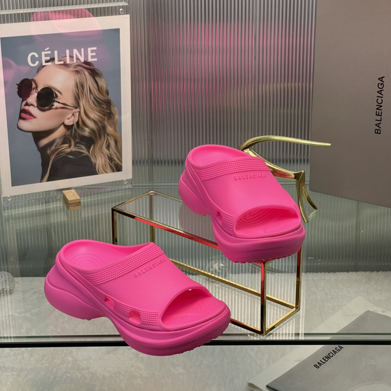 ba*len*cia*ga x Cr*0*s pool slide hot pink
