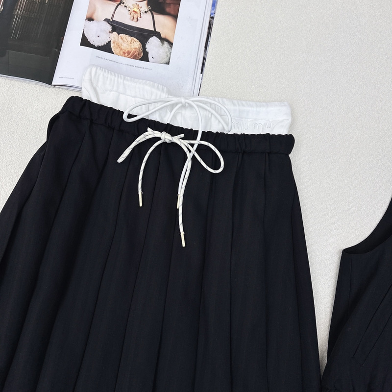 Miu Miu Sleeveless Top And Pleated Skirt Suit Black
