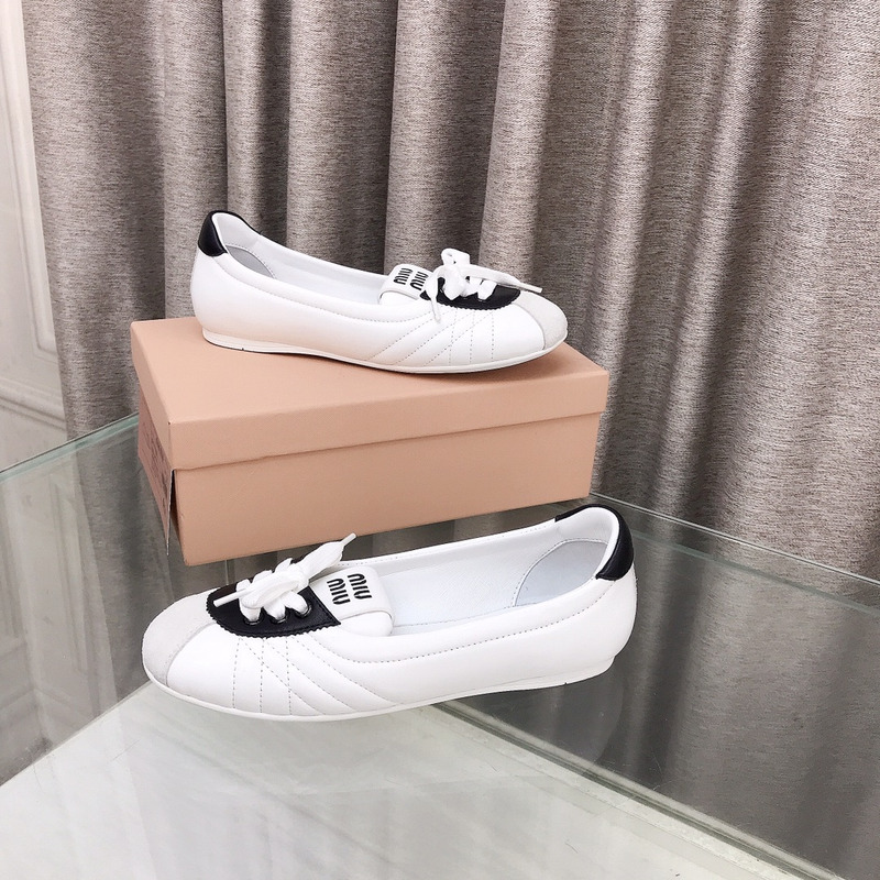 Miu Miu Lace-up Leather Ballet Flats White And Black