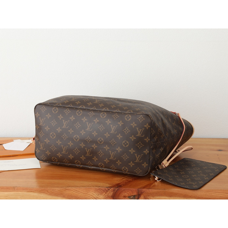 l**is V*t*n neverfull gm m40990