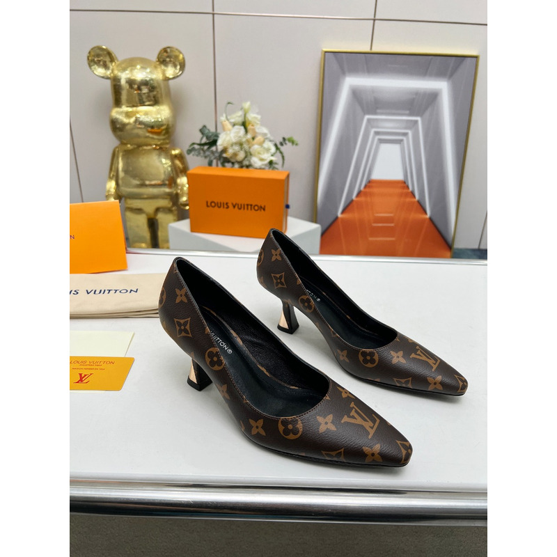 l**is V*t*n low heel pump monogram brown