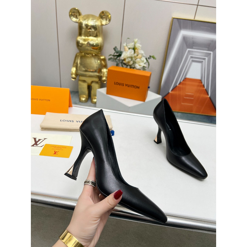 l**is V*t*n sparkle pump in black