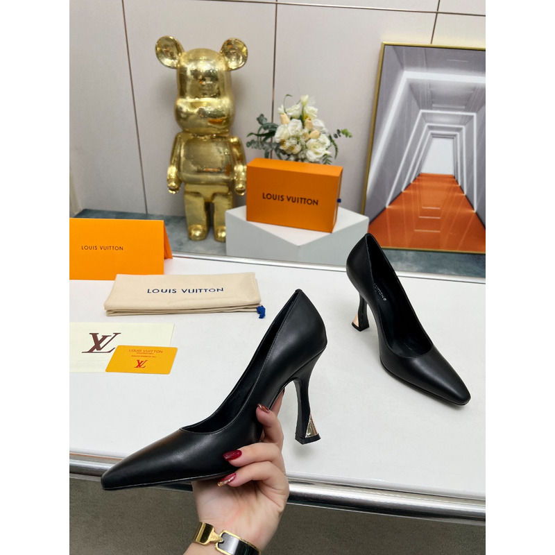 l**is V*t*n sparkle pump in black