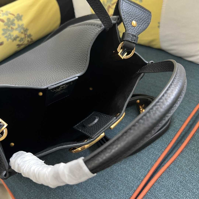 ValentinoValentino Garavani All-Time Medium Handbag Black