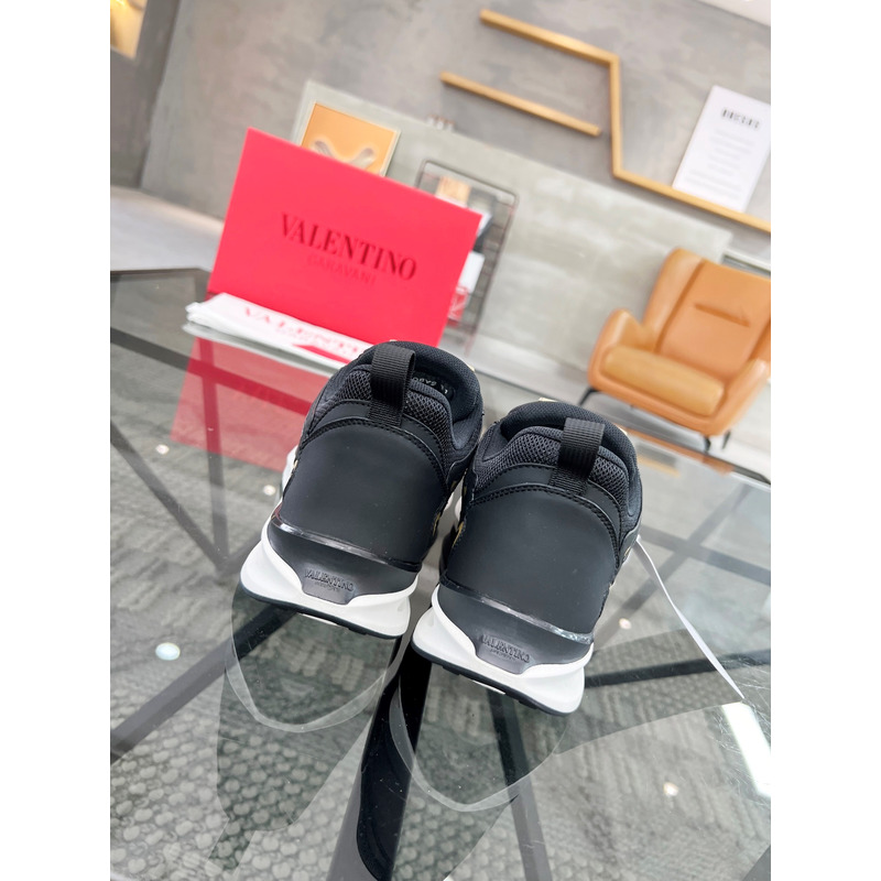 Valentino Vlogo Easyjog Low-Top In Calfskin And Fabric Sneaker Black
