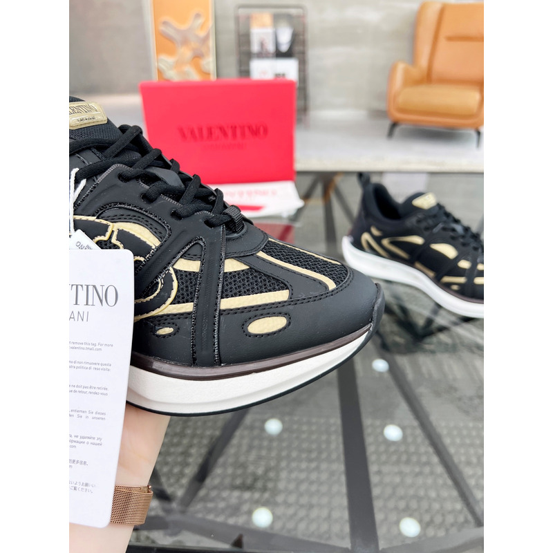 Valentino Vlogo Easyjog Low-Top In Calfskin And Fabric Sneaker Black