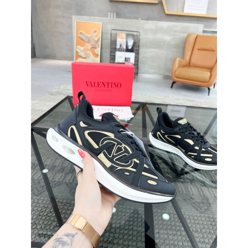 Valentino Vlogo Easyjog Low-Top In Calfskin And Fabric Sneaker Black