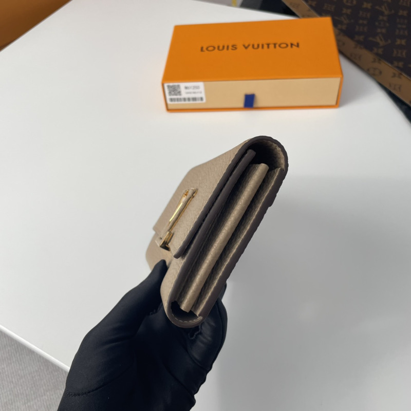 l**is V*t*n taurillon capucines wallet galet beige