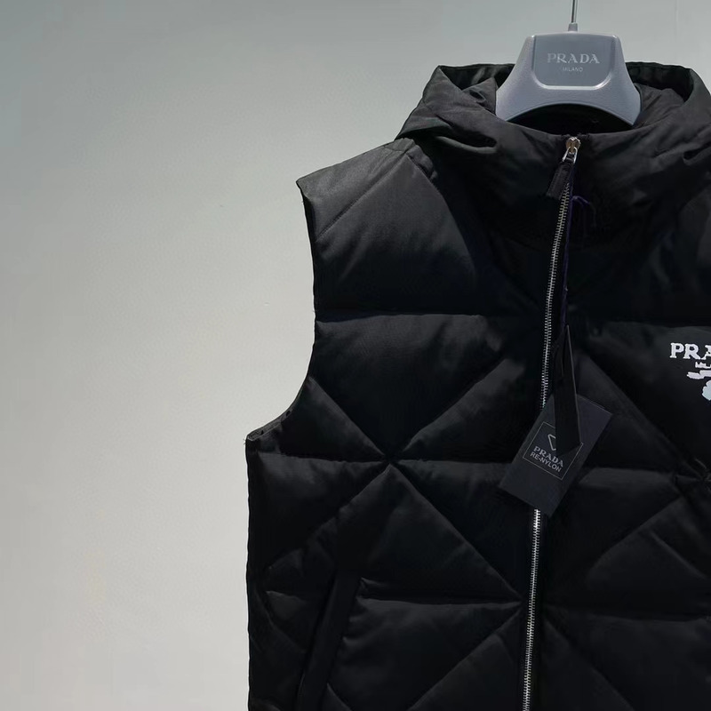 Pra*a re-nylon down vest black