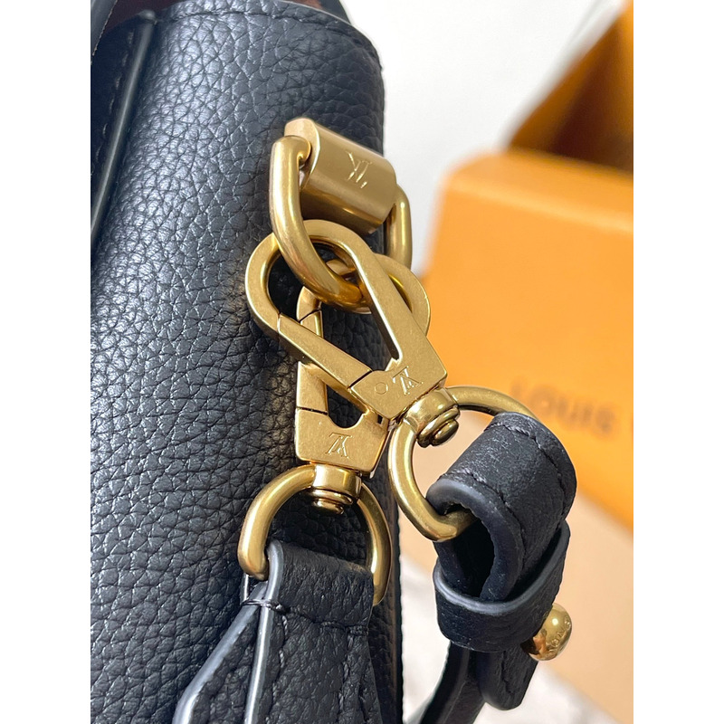 l**is V*t*n soft twist bag in black