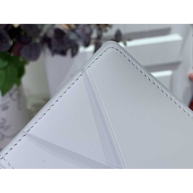 l**is V*t*n multiple wallet monogram shadow white