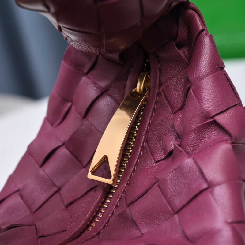Bo*te*ga ve*ne*ta mini jodie intrecciato top handle burgundy