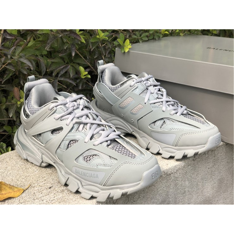 Ba*len*cia*ga 3.0 light gray sneakers men women