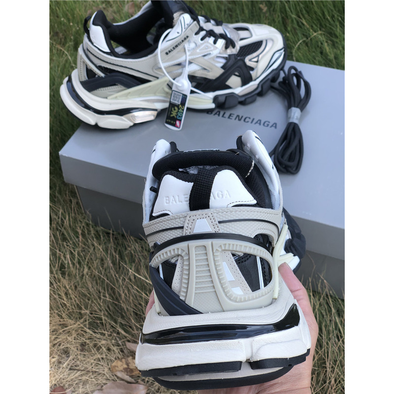 Ba*len*cia*ga 4.0 beige black sneakers men women