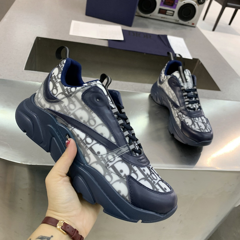 D*or "b22" sneaker