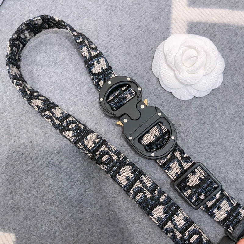 D*or oblique belt with black buckle