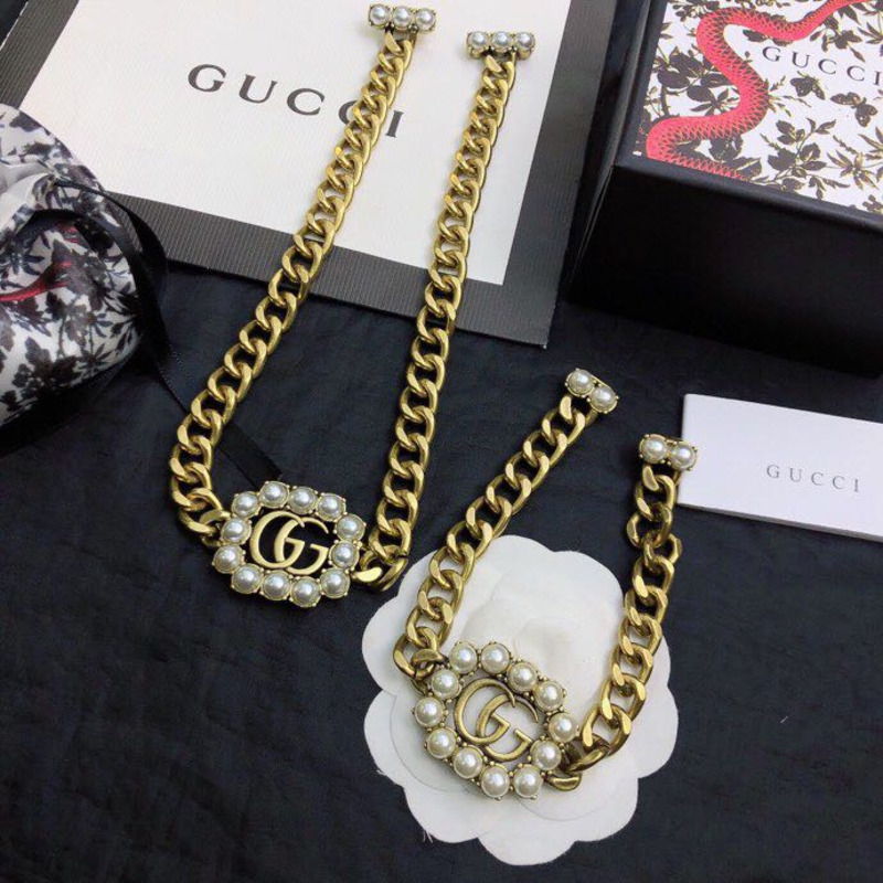 G*u*i bracelet