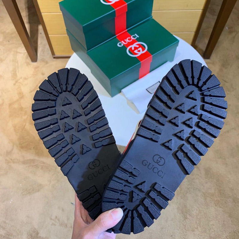 G*u*i web slide sandal