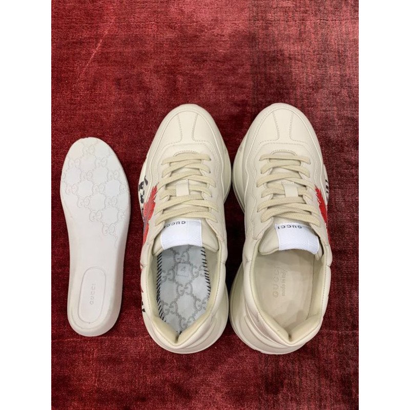 G*u*i sneaker with logo