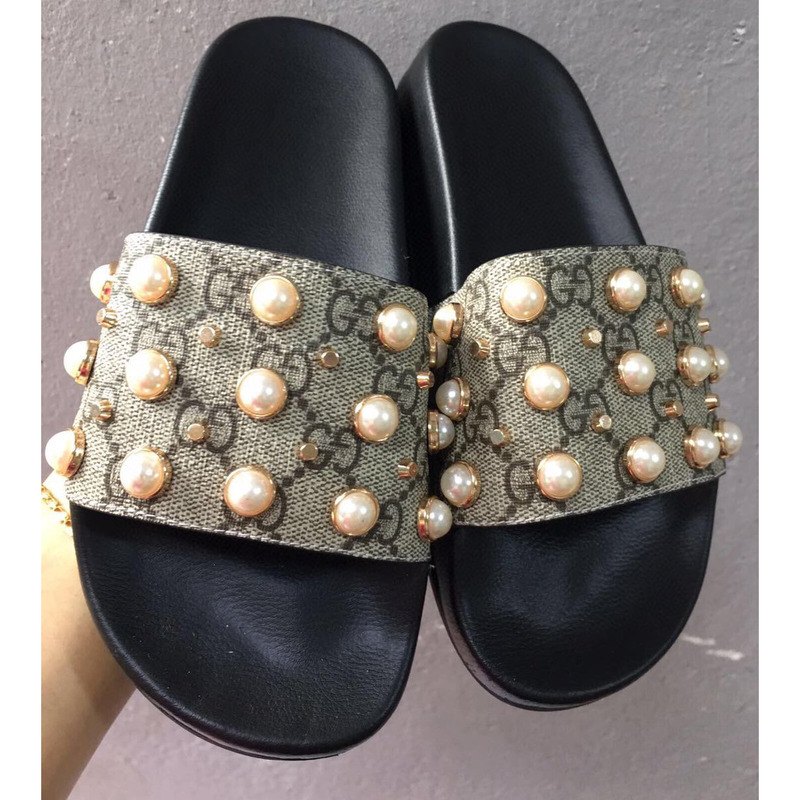 G*u*i slides with pearls