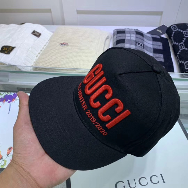 G*u*i baseball hat in black