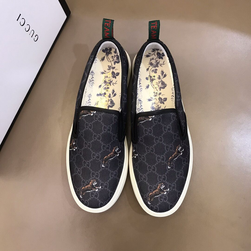 G*u*i tiger printed flat espadrille