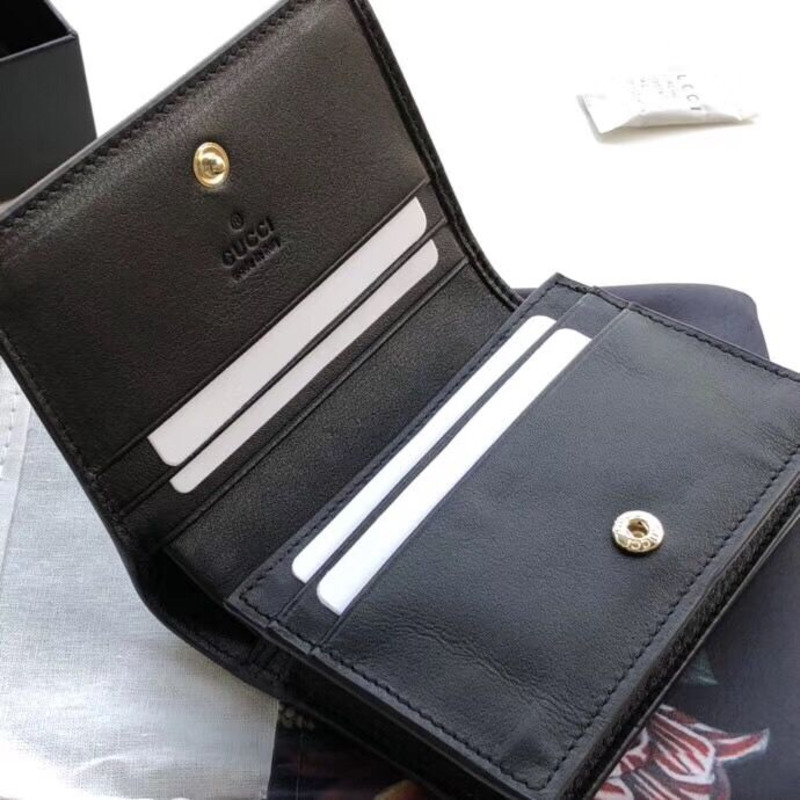 G*u*i bees card case