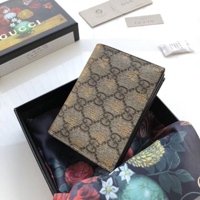 G*u*i bees card case
