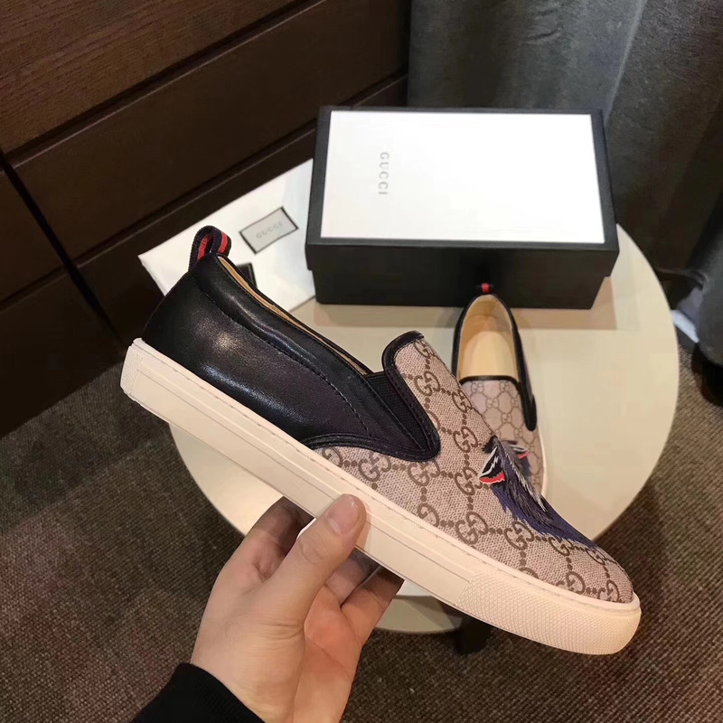 G*u*i mens wolf head boat sneakers