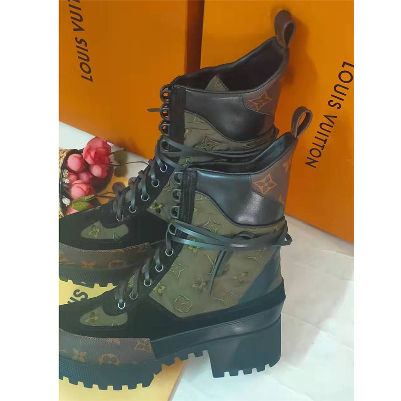 l**is V*t*nlv boots