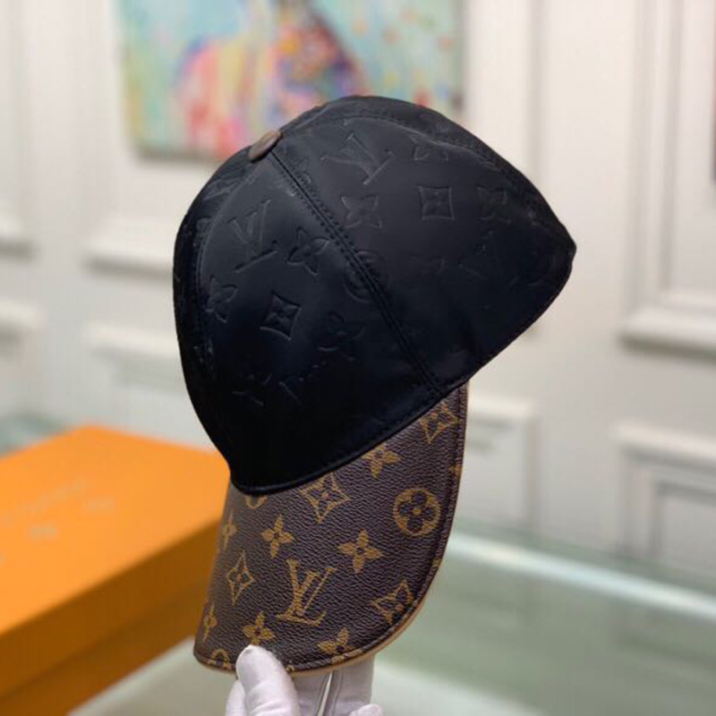 l**is V*t*n monogram baseball cap