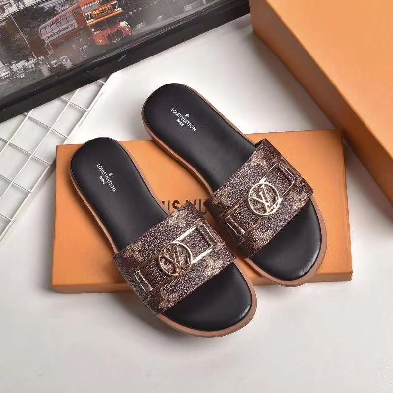 l**is V*t*n monogram lock it flat mule