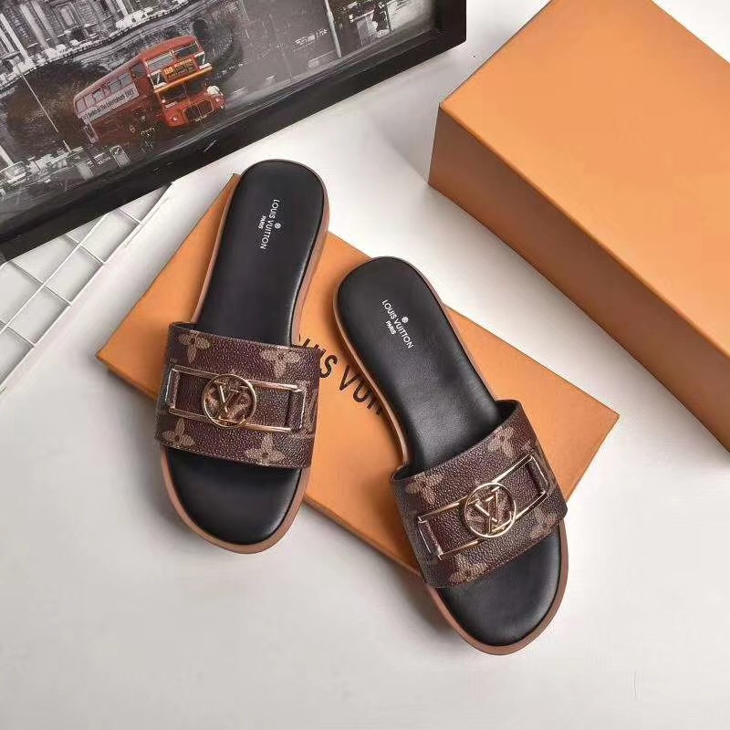 l**is V*t*n monogram lock it flat mule