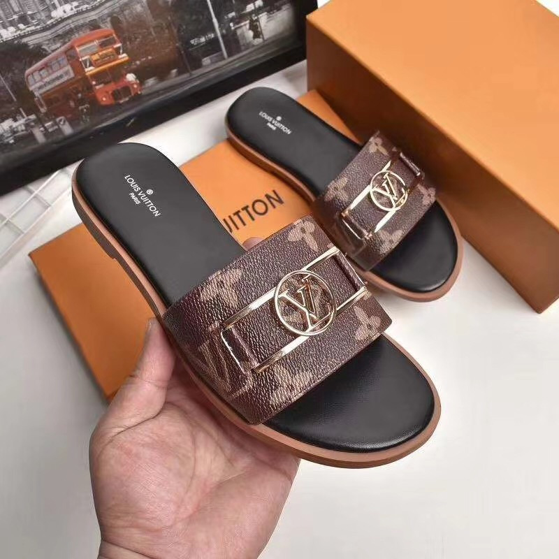 l**is V*t*n monogram lock it flat mule