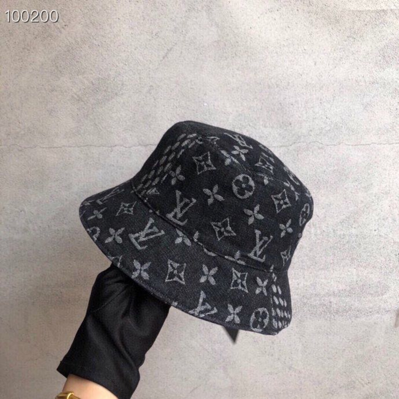 l**is V*t*n damier geant wave monogram sun hat