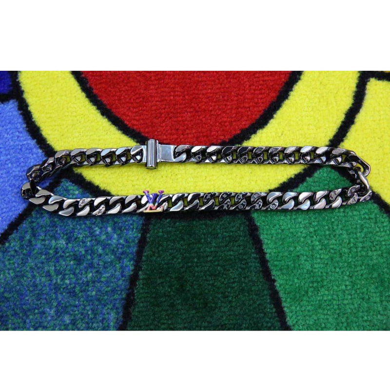 l**is V*t*n chain necklace