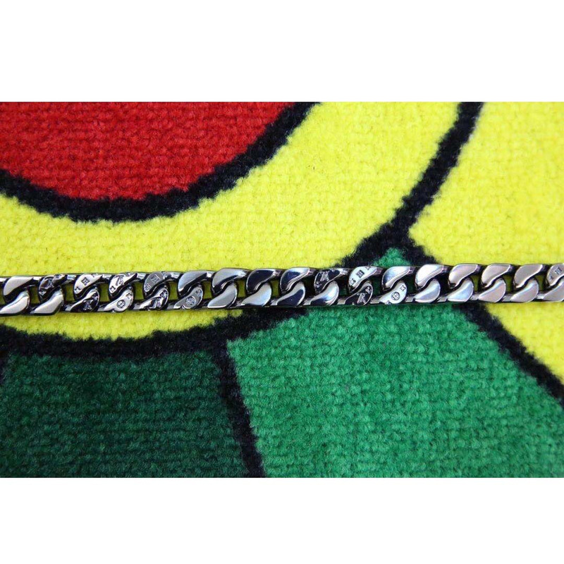 l**is V*t*n chain necklace