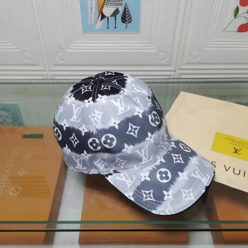 l**is V*t*n monogram baseball cap