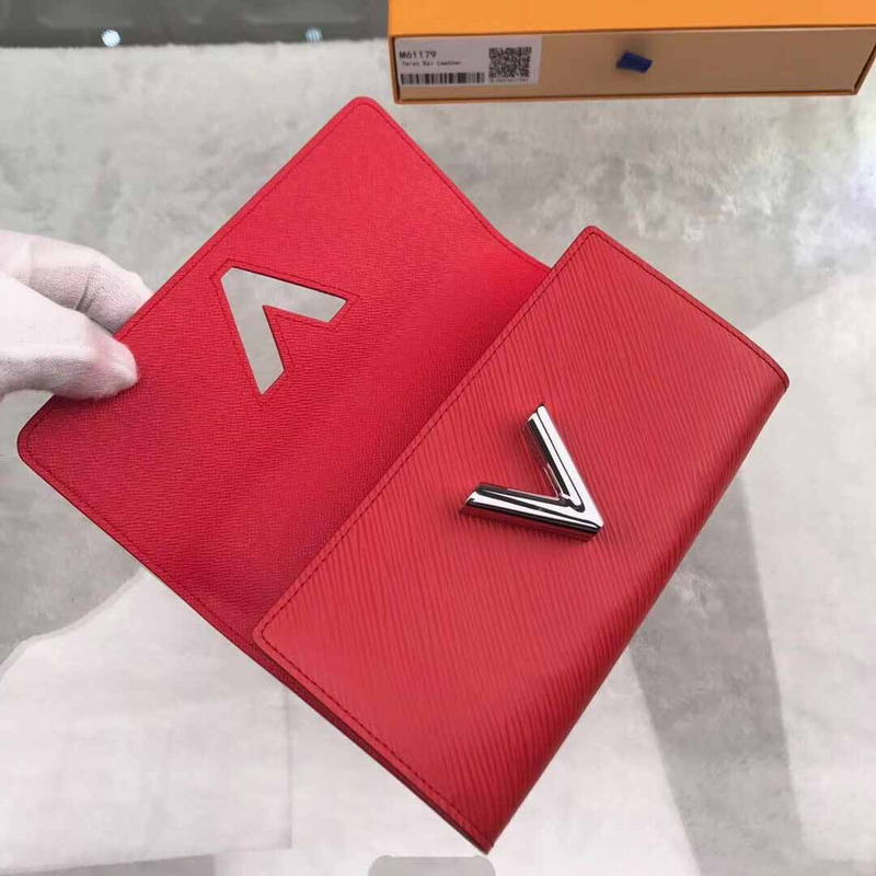 l**is V*t*n red wallet