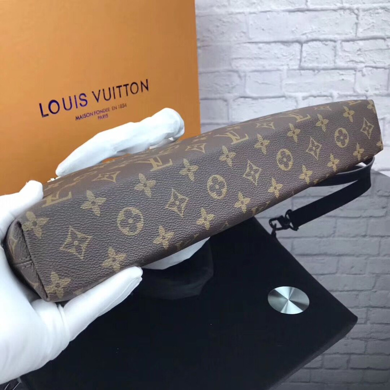 l**is V*t*n shoulder bag in brown