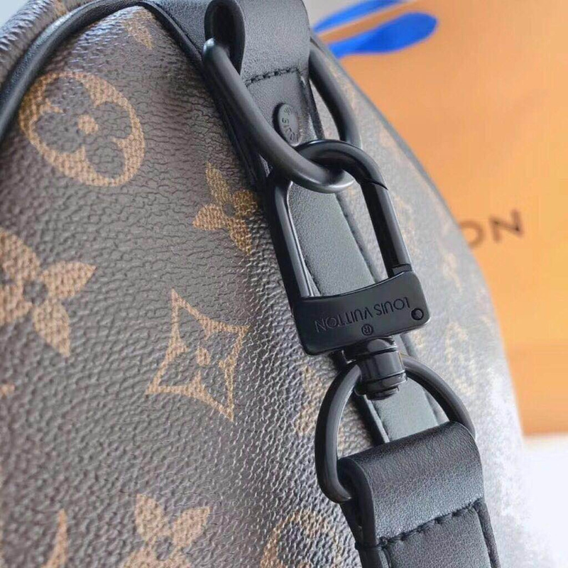 l**is V*t*n luminous liberty luggage in brown