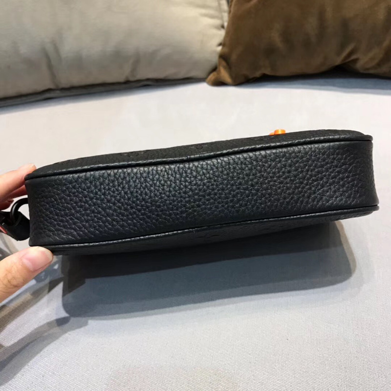 l**is V*t*n handbag in black