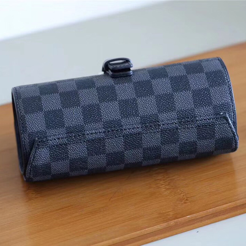 l**is V*t*n watch box