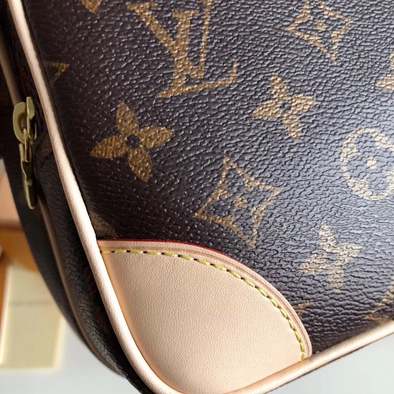 l**is V*t*n leather belt bag