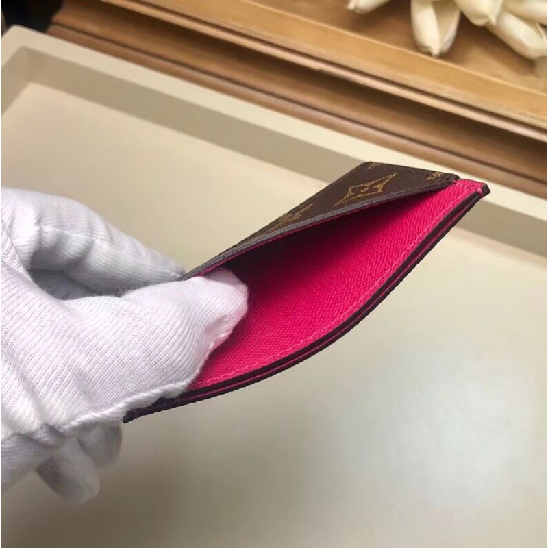 l**is V*t*n card holder